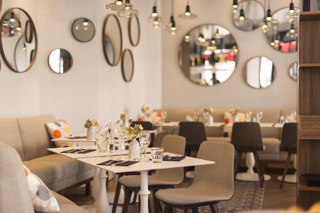 ¿Cómo describes el ambiente del restaurante?