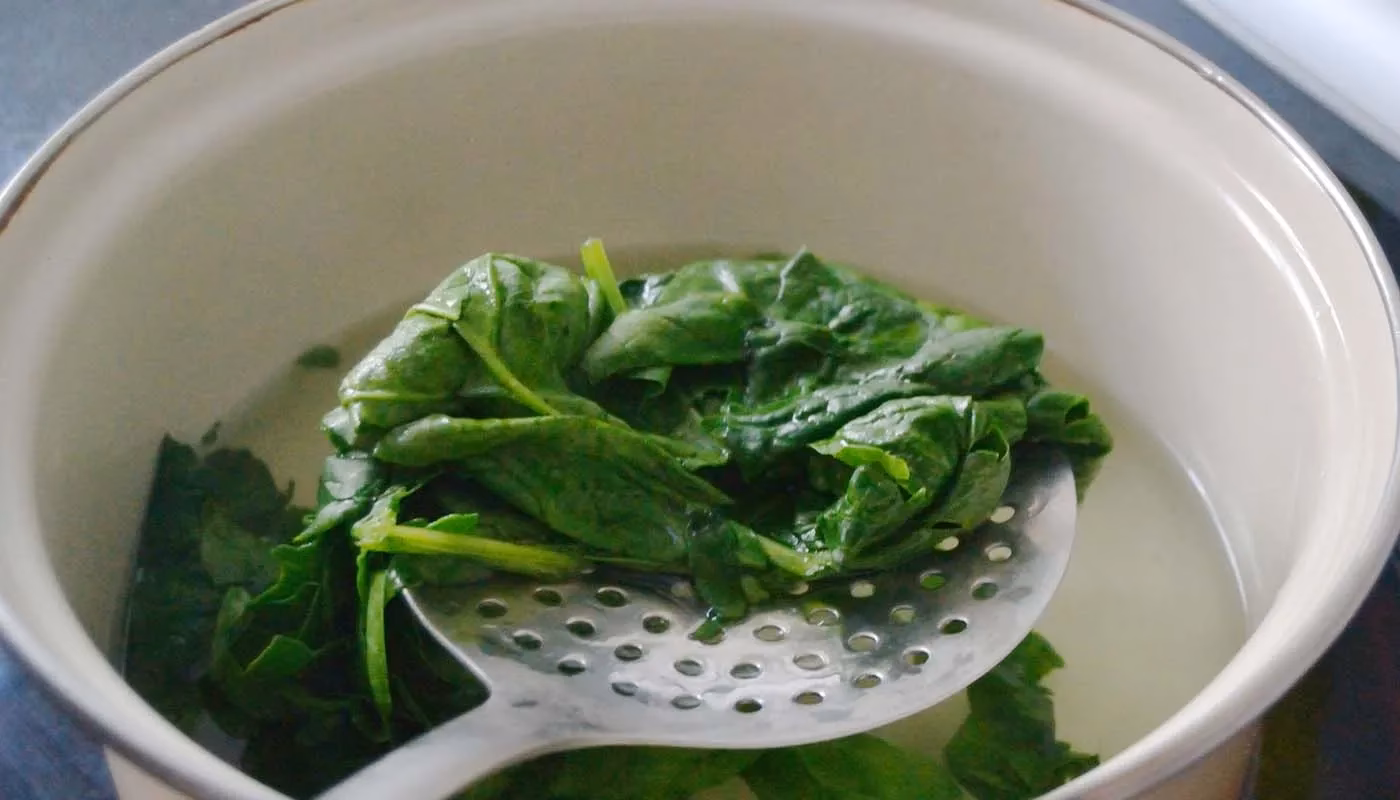 ¿Qué quiere decir blanquear verduras?