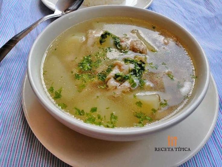 ¿Qué se le pone a un caldo de pollo?