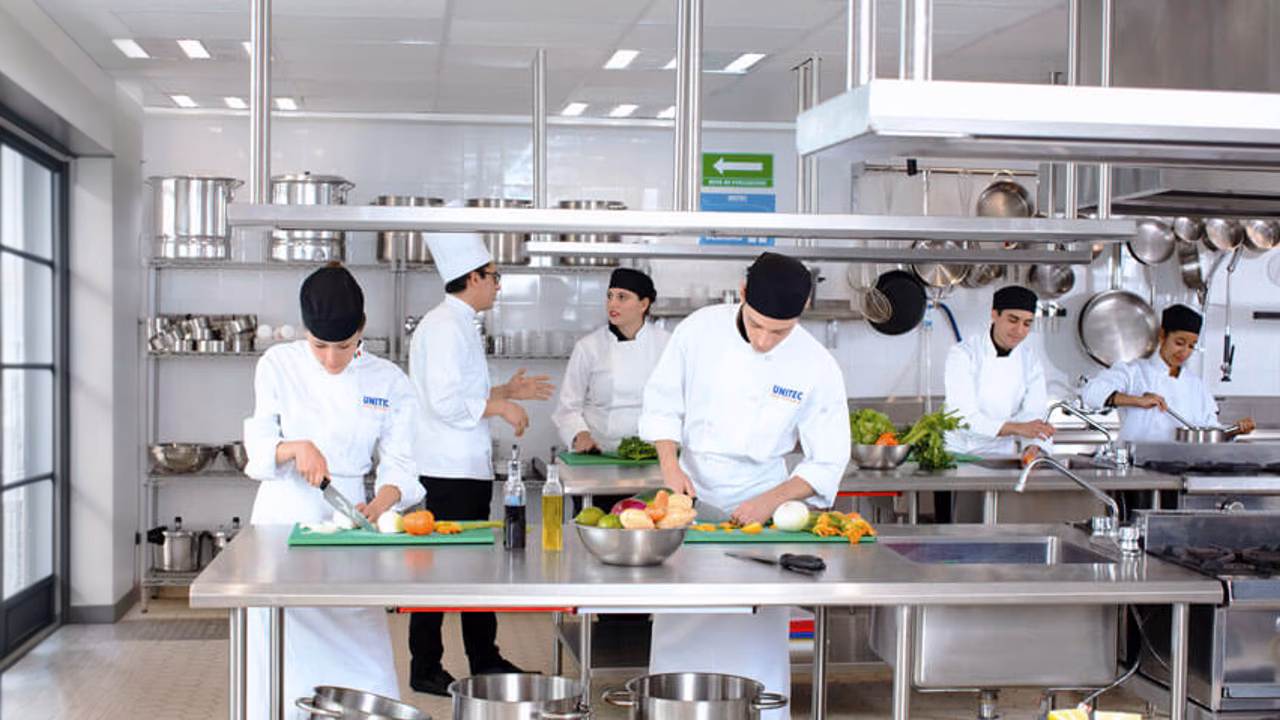 ¿Cuál es la mensualidad de la Licenciatura en Gastronomía en UNITEC?