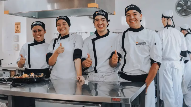 ¿Qué carreras tienen en el Colegio Mayor de Cundinamarca?