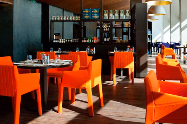 ¿Qué simboliza el color naranja en la comida?