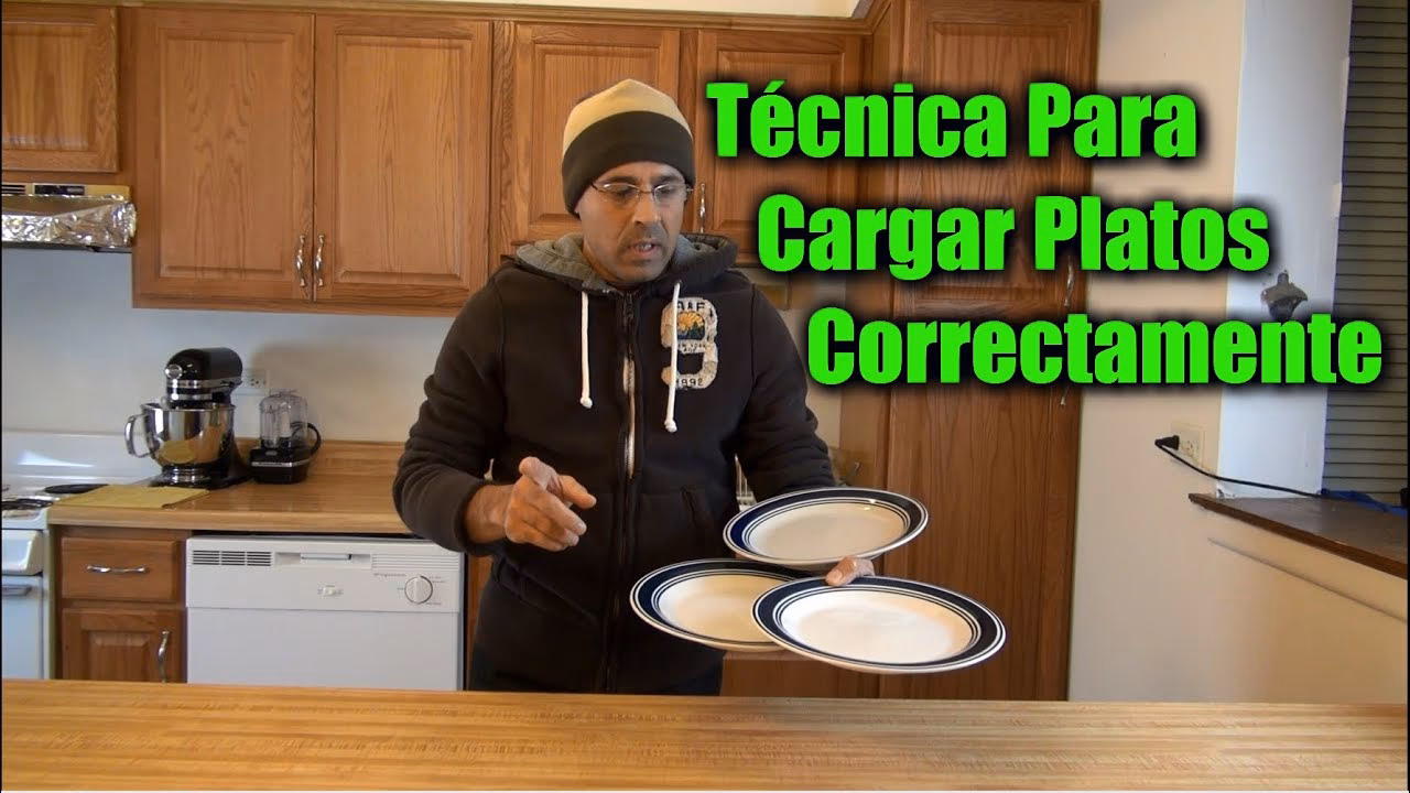 ¿Cómo agarrar 4 platos a la vez?