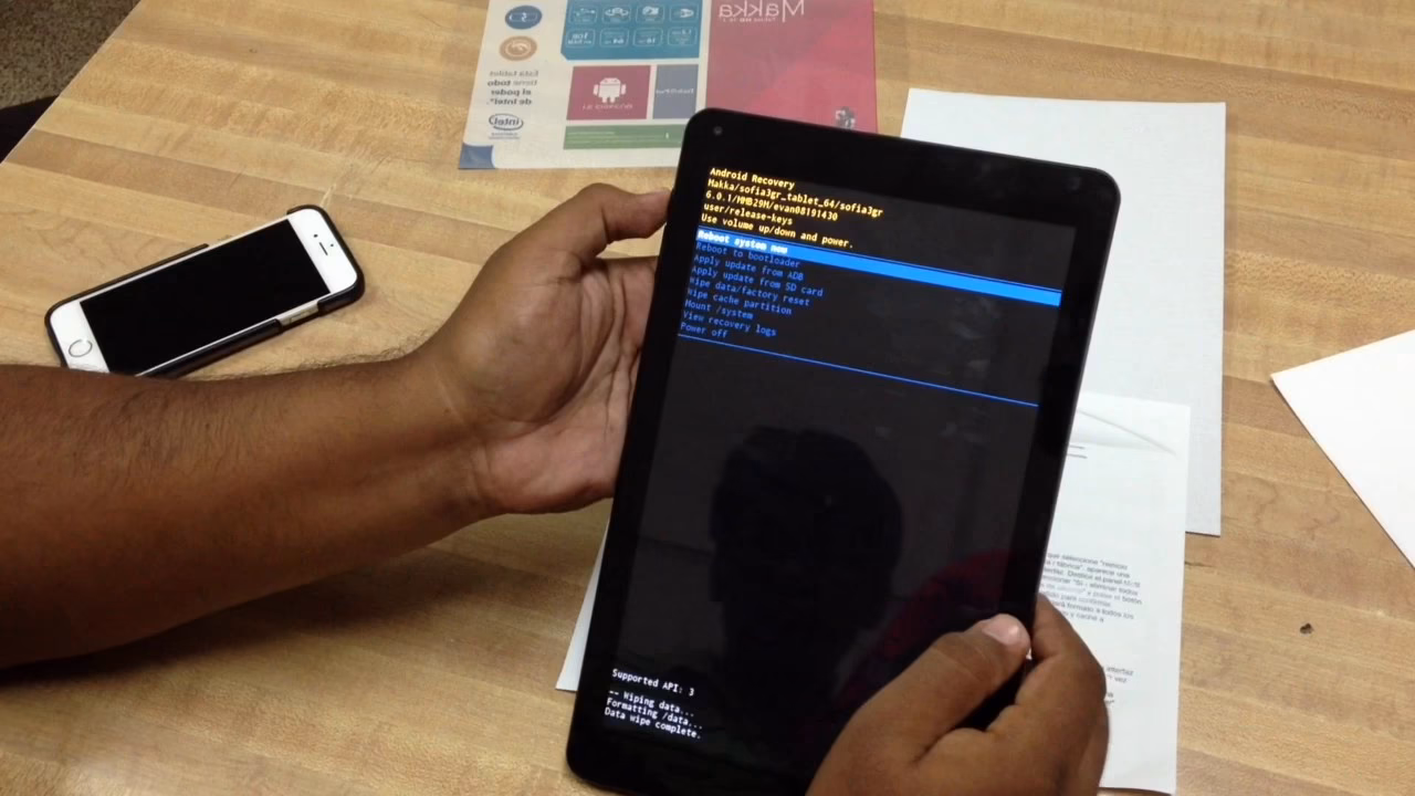 ¿Cómo regresar una tablet a estado de fábrica?