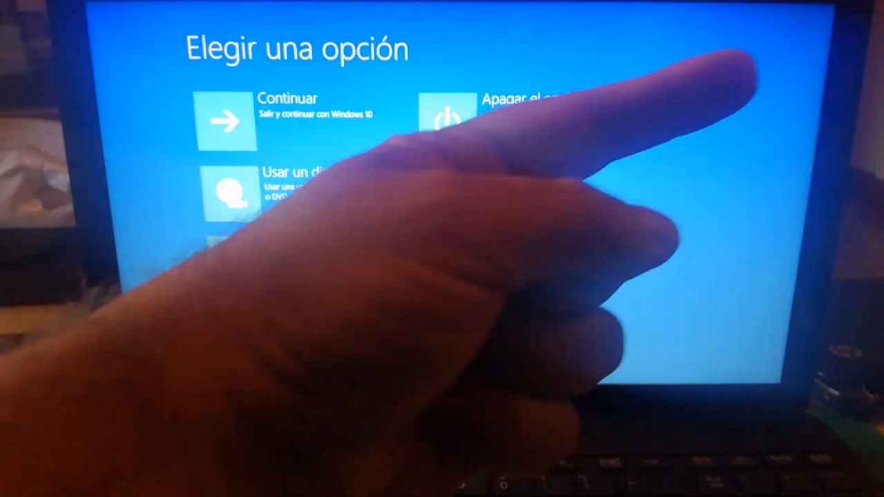 ¿Cómo se reinicia una laptop Toshiba de fábrica?