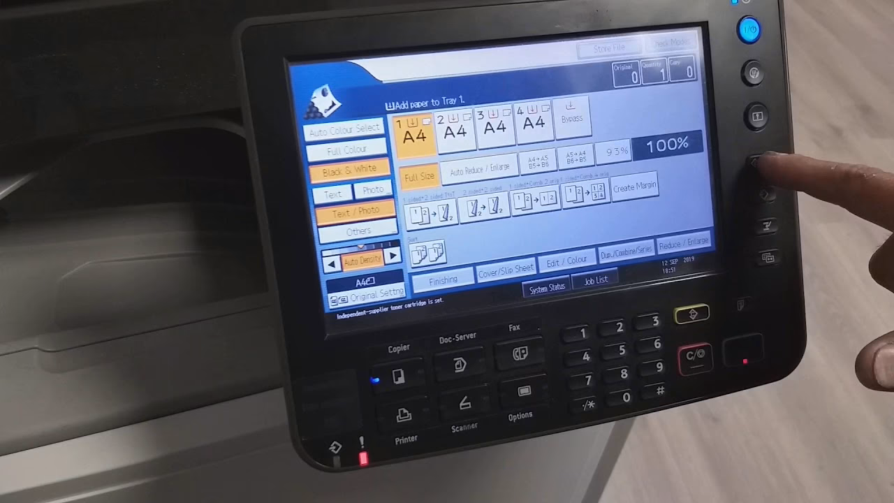 ¿Cómo restablezco la configuración de red de mi impresora Ricoh?