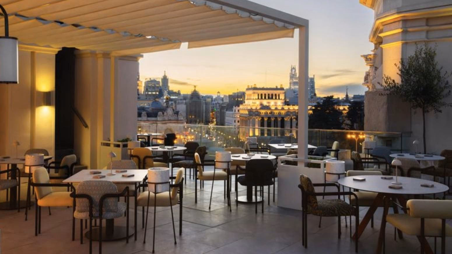 ¿Cuál es el nombre del restaurante de Silvestre Dangond en Valledupar?