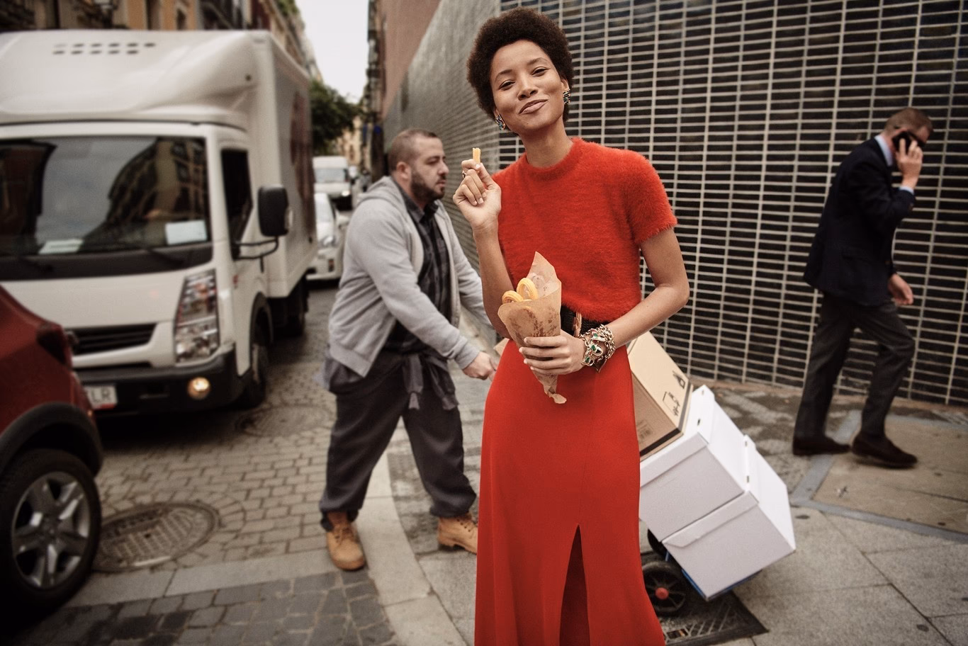 ¿Qué ropa llevar a un restaurante para una mujer?