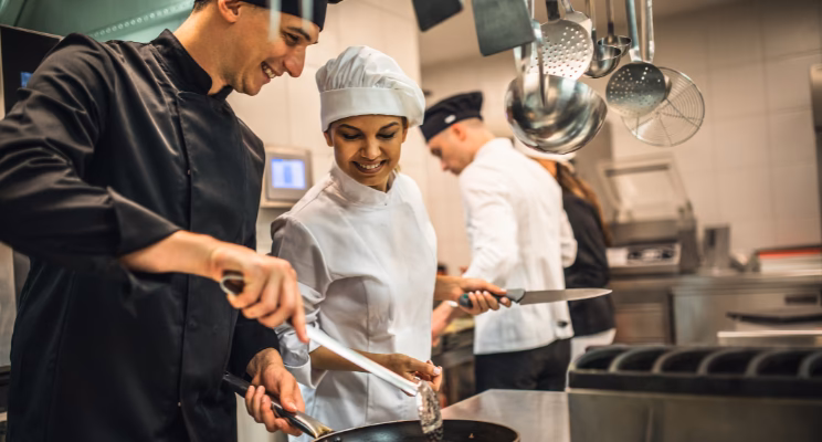 ¿Qué tipo de riesgos laborales tiene un cocinero?