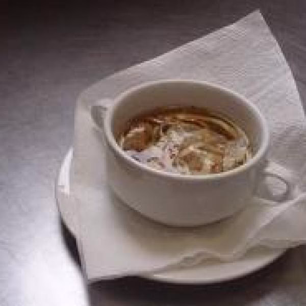 ¿Qué es el consomé en gastronomía?