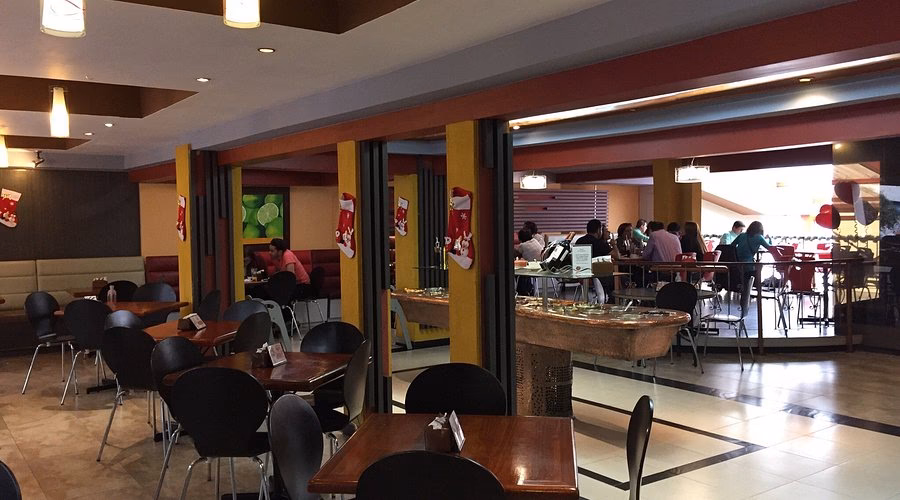 ¿Dónde hay crepes and waffles en Colombia?