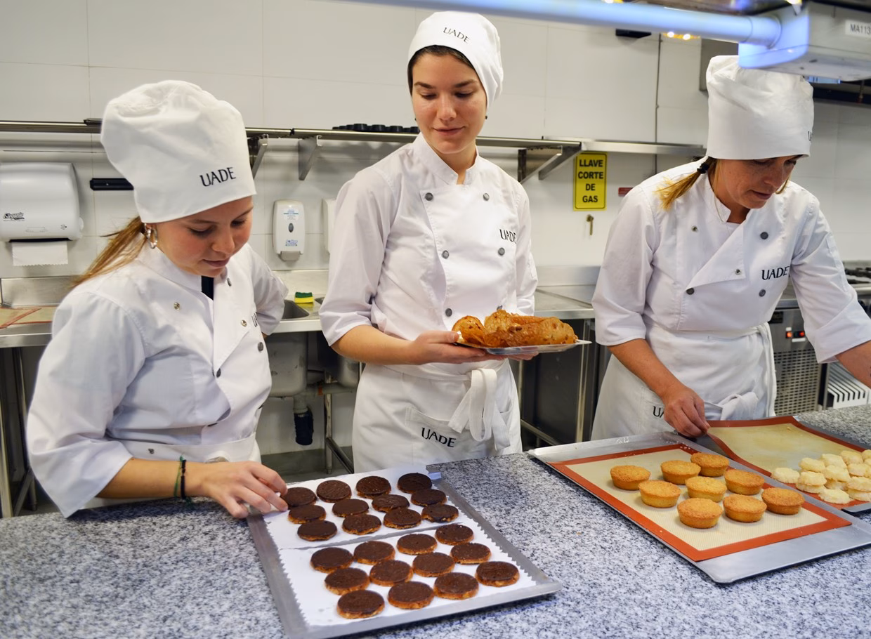 ¿Cuánto cuesta la mensualidad en la UADE?