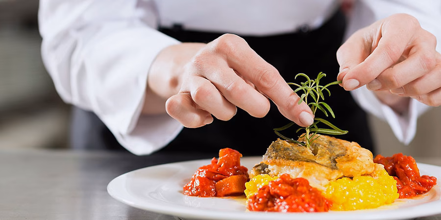 ¿Cuál es el orden correcto de los cubiertos?