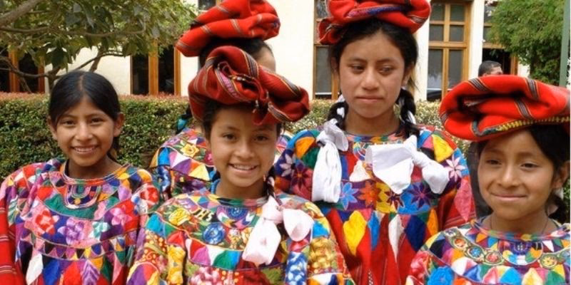 ¿Cuáles son algunos platos típicos de la gastronomía kaqchikel?