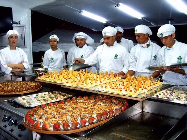 ¿Cuánto dura un curso de gastronomía en el SENA?