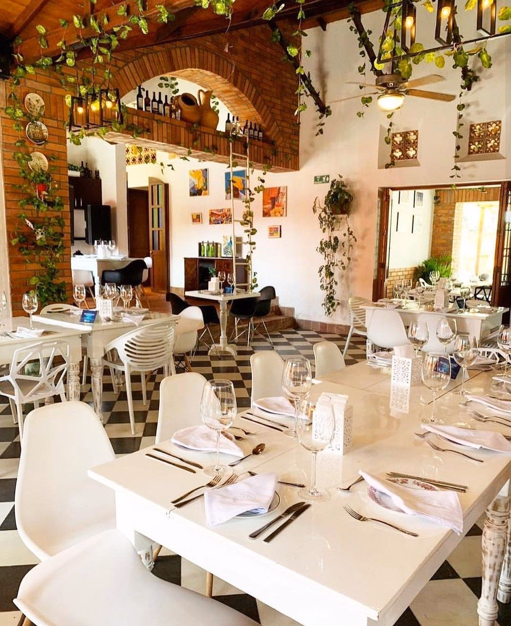 ¿Cómo se llama el restaurante de la mano en Villavicencio?