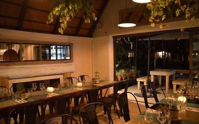 ¿Dónde se encuentra el restaurante Columba Café?