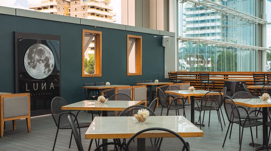 ¿Dónde están ubicados los restaurantes de Luisito Comunica?