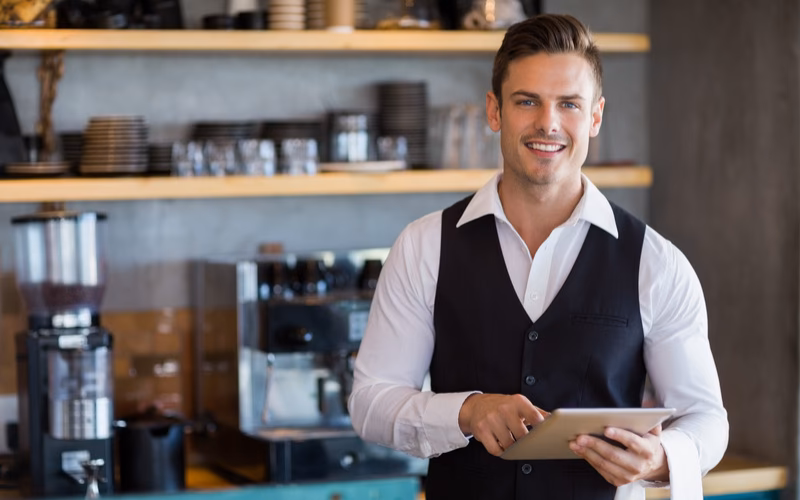 ¿Qué se requiere para ser hostess?