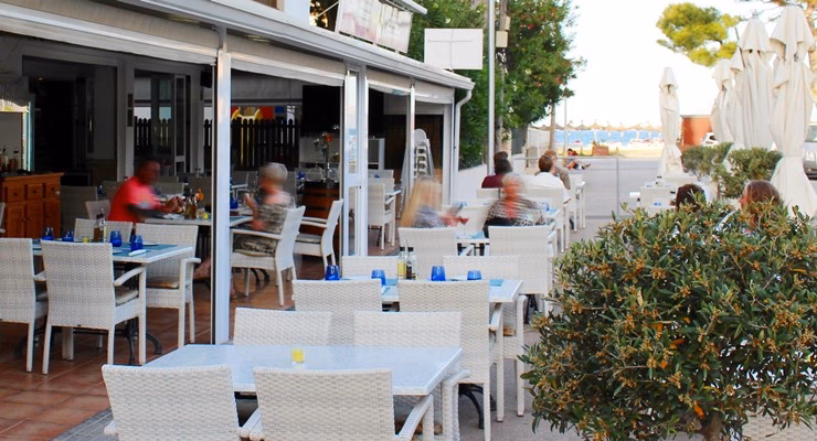 ¿Cuánto cuesta comer en un restaurante en Hawaii?