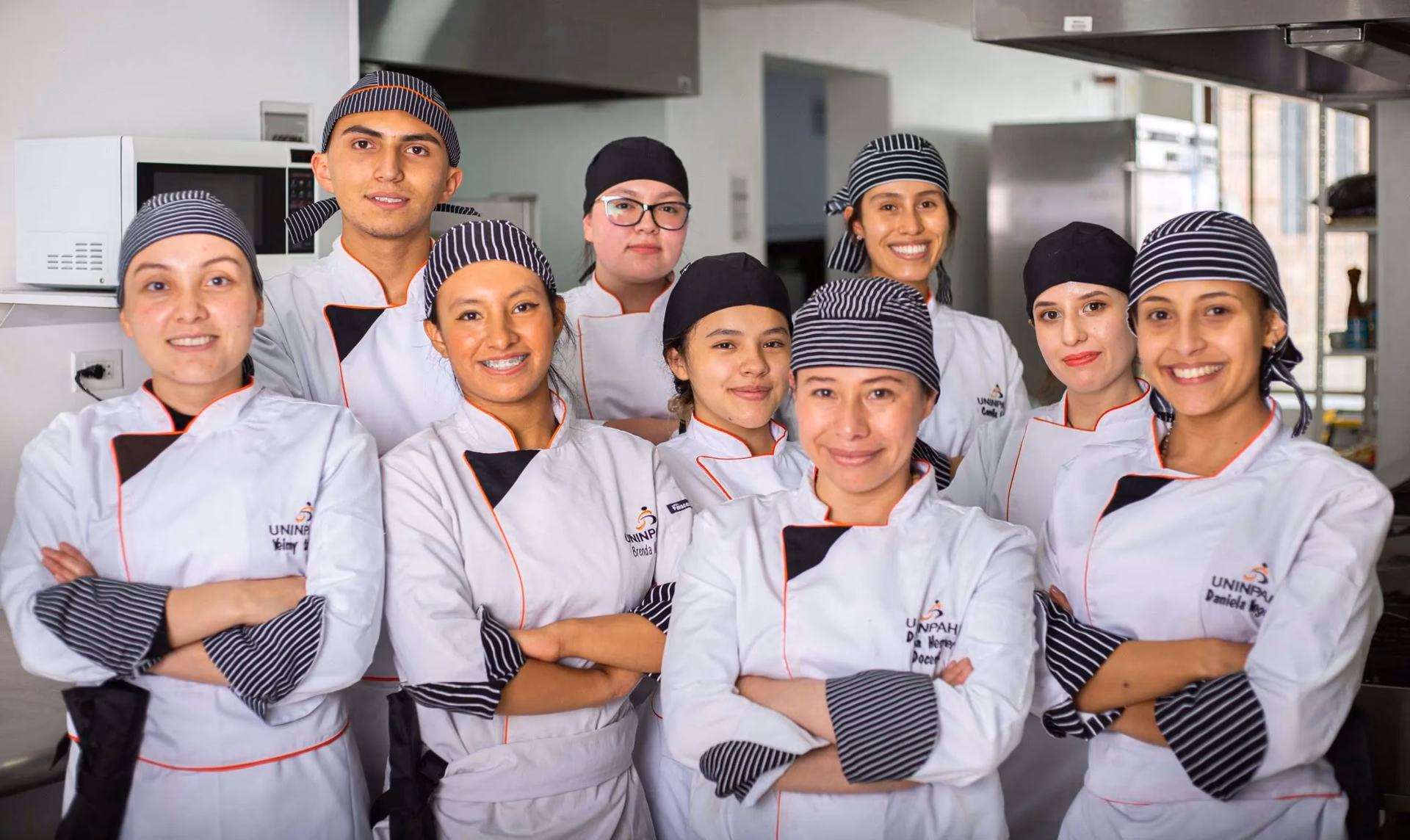 ¿Puede un ciudadano estadounidense conseguir trabajo en Colombia?