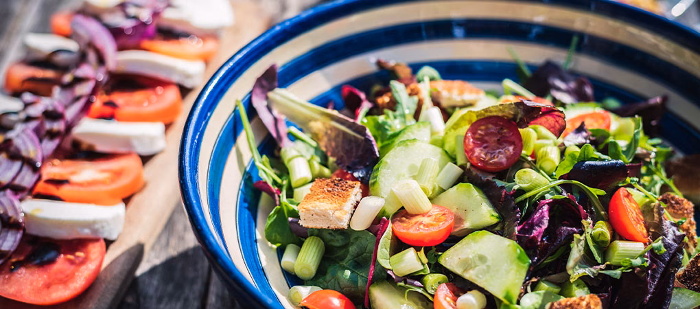 ¿Cuáles son 10 tipos de ensaladas famosas?