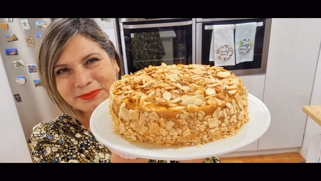 ¿Qué es lo que lleva el pastel encima?