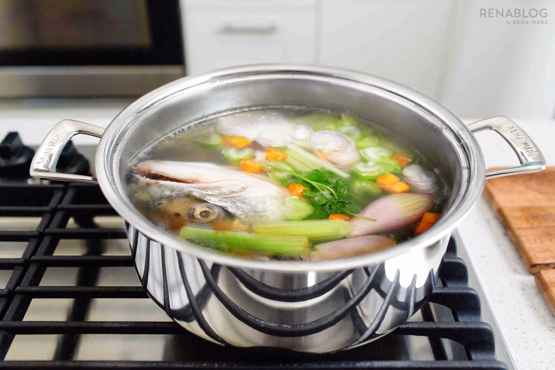 ¿Cuál es el origen del fumet de pescado?