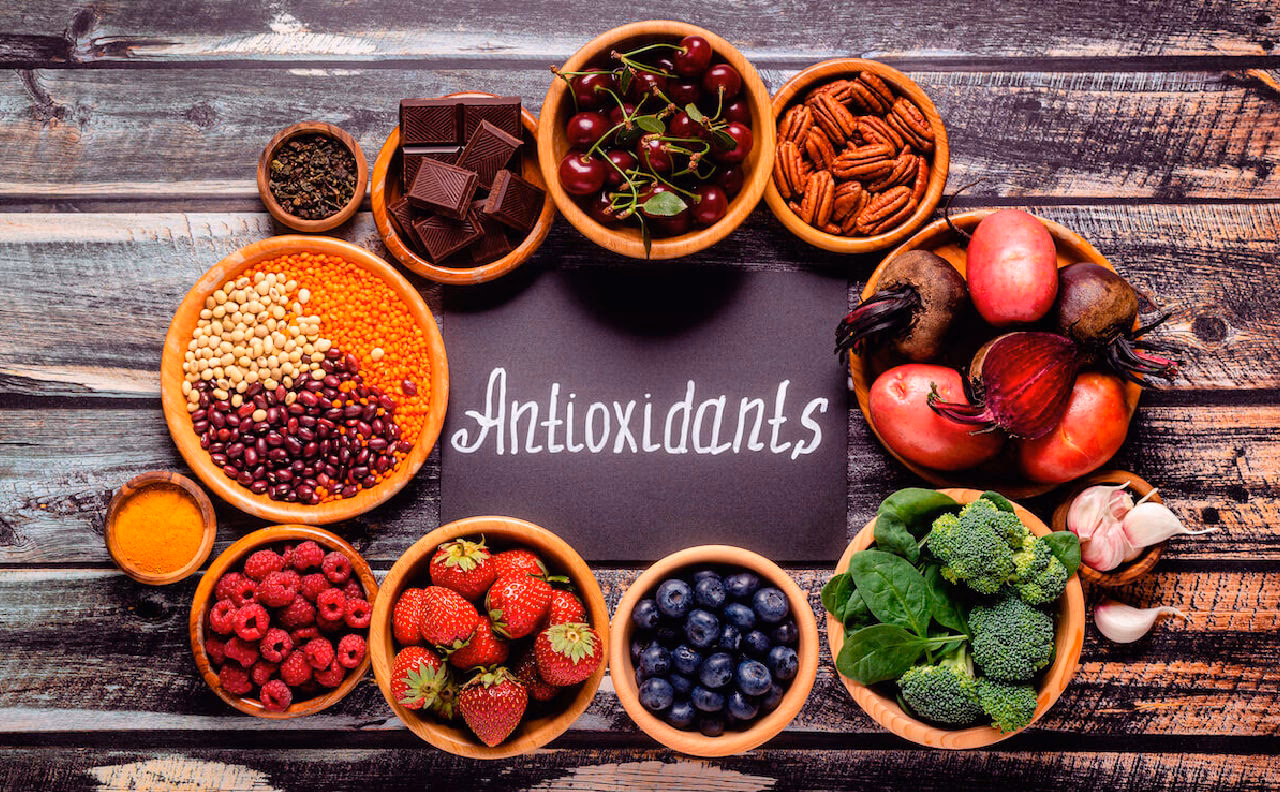 ¿Cuál es el objetivo principal del uso de antioxidantes en la conservación de alimentos?