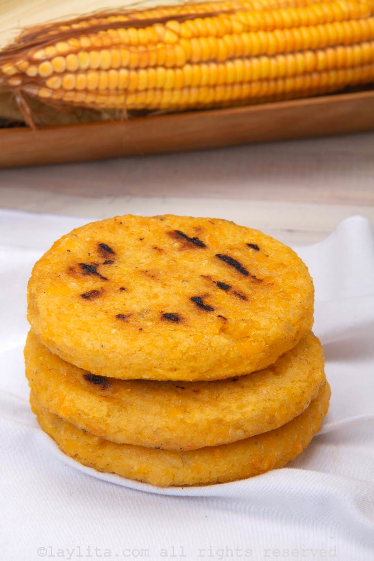 ¿Qué es la arepa de maíz pelado?
