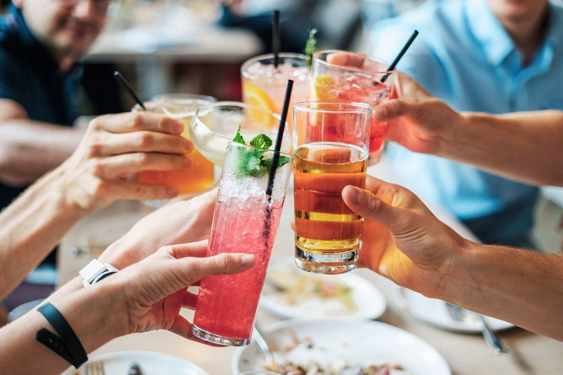 ¿Cuáles son 10 ejemplos de bebidas?