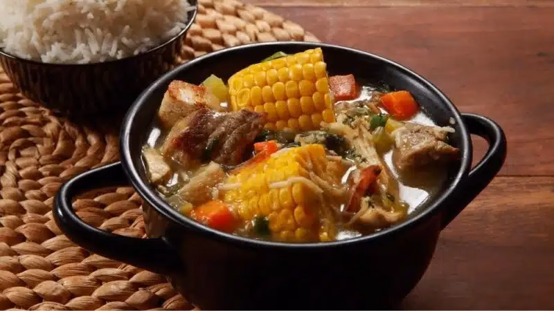 ¿Qué ingredientes lleva un sancocho?