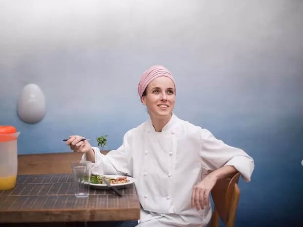 ¿Quién es el chef brasileño en la mesa final?