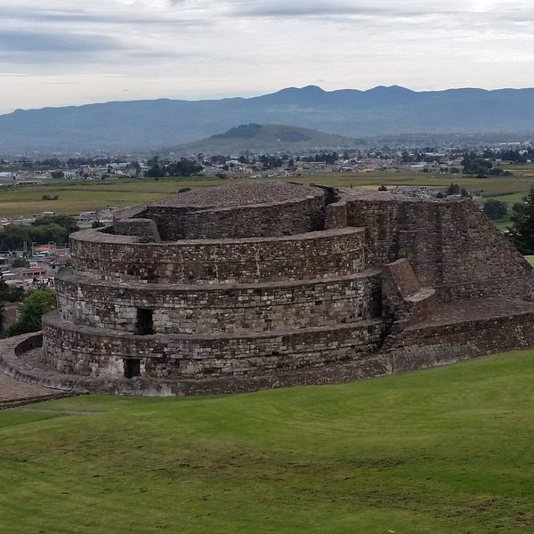 ¿Cuáles son las características de Calixtlahuaca?