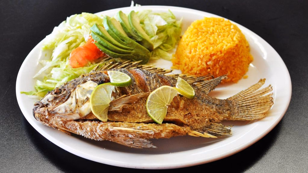 ¿Cuál es un plato típico de la costa colombiana?