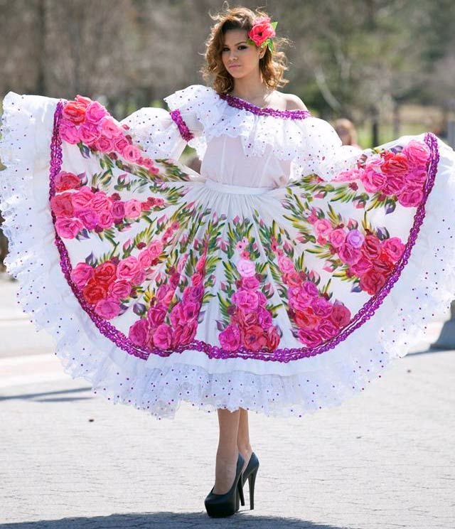 ¿Qué lleva el traje típico?