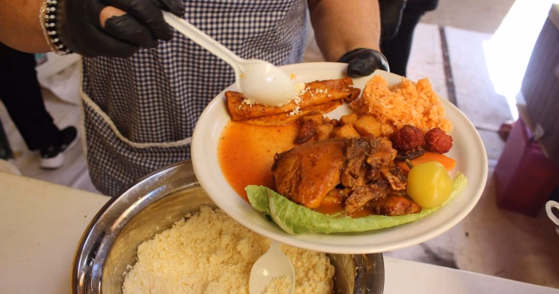 ¿Cómo está compuesta la bandera del municipio Mejía?