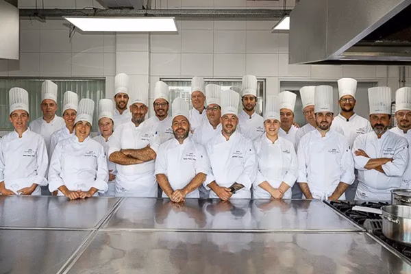 ¿Quién es el dueño de Gato Dumas?