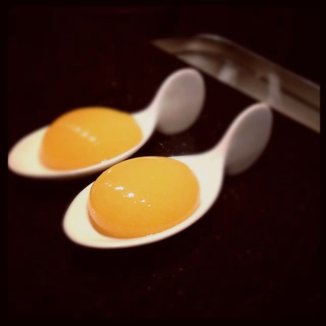 ¿Para qué se utiliza el gluconatacto en la cocina molecular?