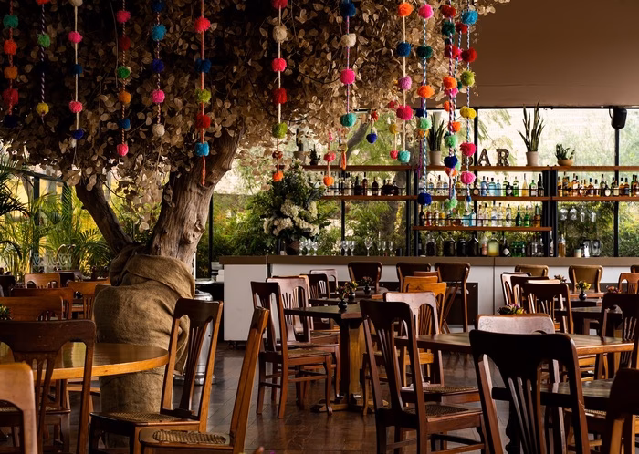 ¿Quién es el dueño del restaurante La Huaca Pucllana?