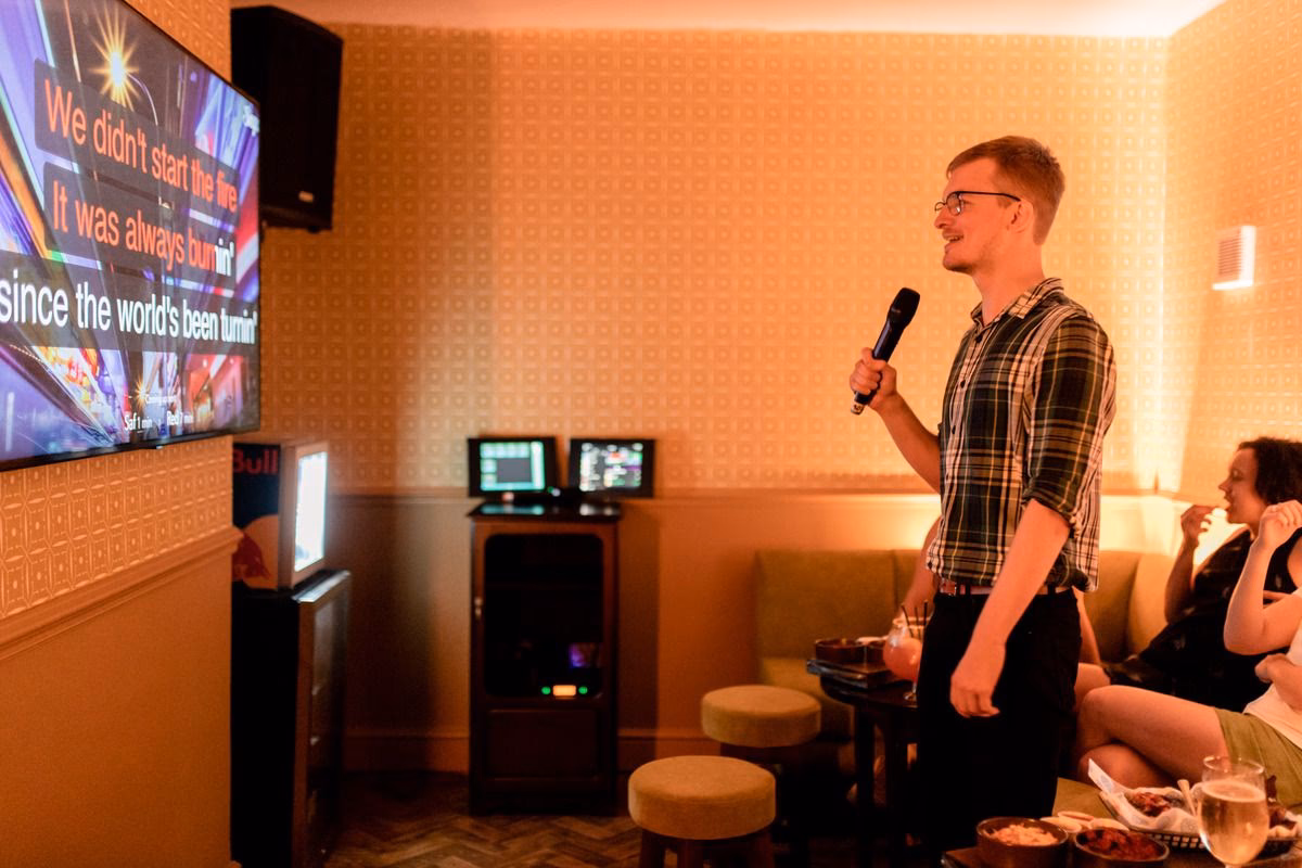 ¿Qué necesito para montar un karaoke profesional?