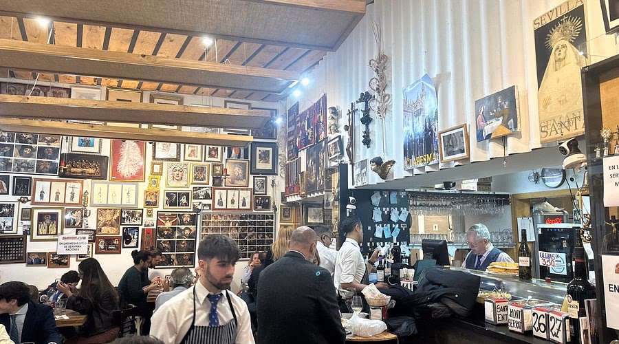 ¿Cómo se llama el restaurante del padre Maynor?