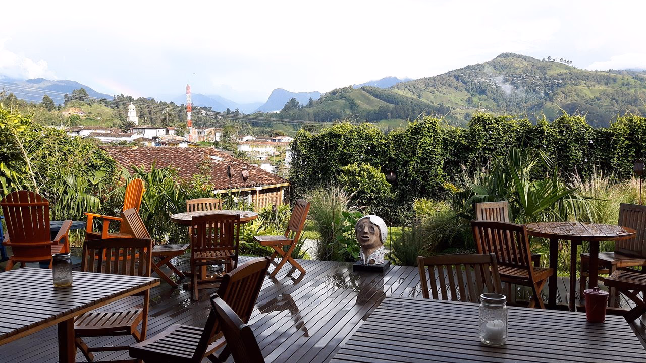 ¿Quién fundó La Luciérnaga?