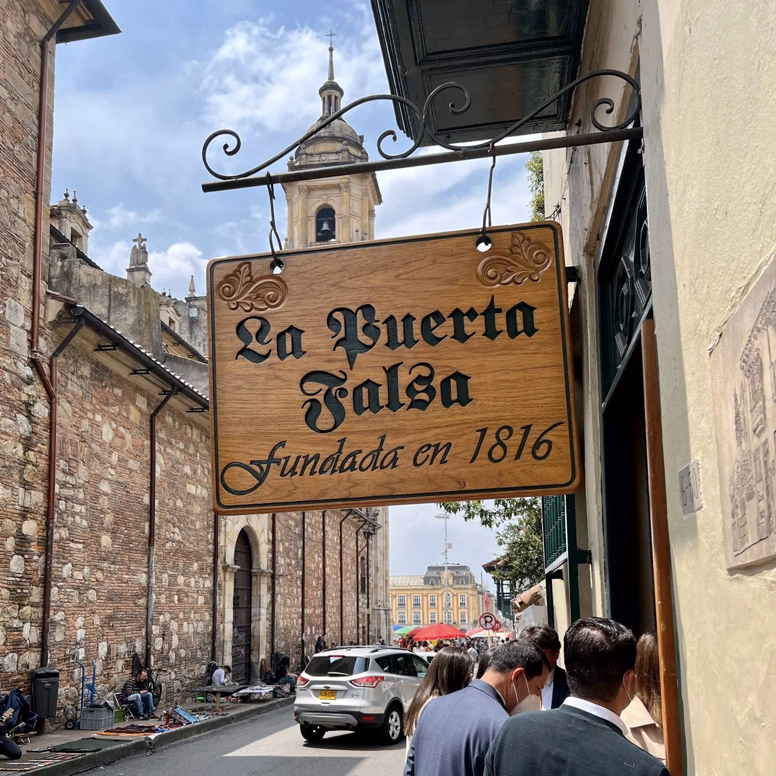 ¿Dónde queda la puerta rosa en Bogotá?