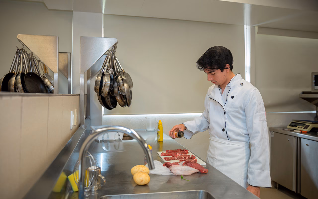 ¿Qué se hace en un laboratorio de alimentos?