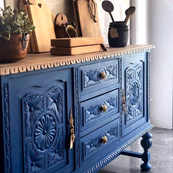 ¿Cómo se llama cuando se hace que los muebles viejos parezcan nuevos?