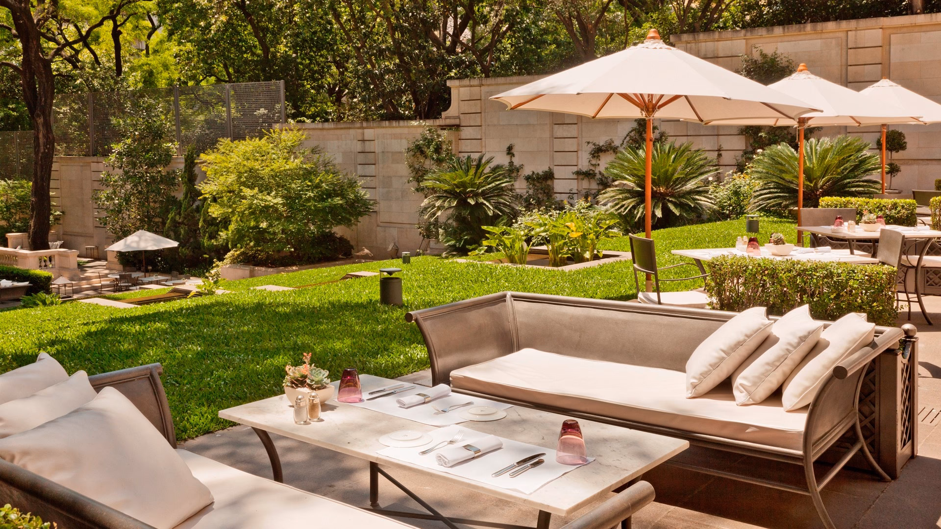 ¿Cuánto cuesta tomar té en el Palacio Duhau para dos personas?