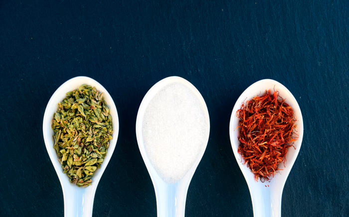 ¿Qué hace el azafrán en una comida?