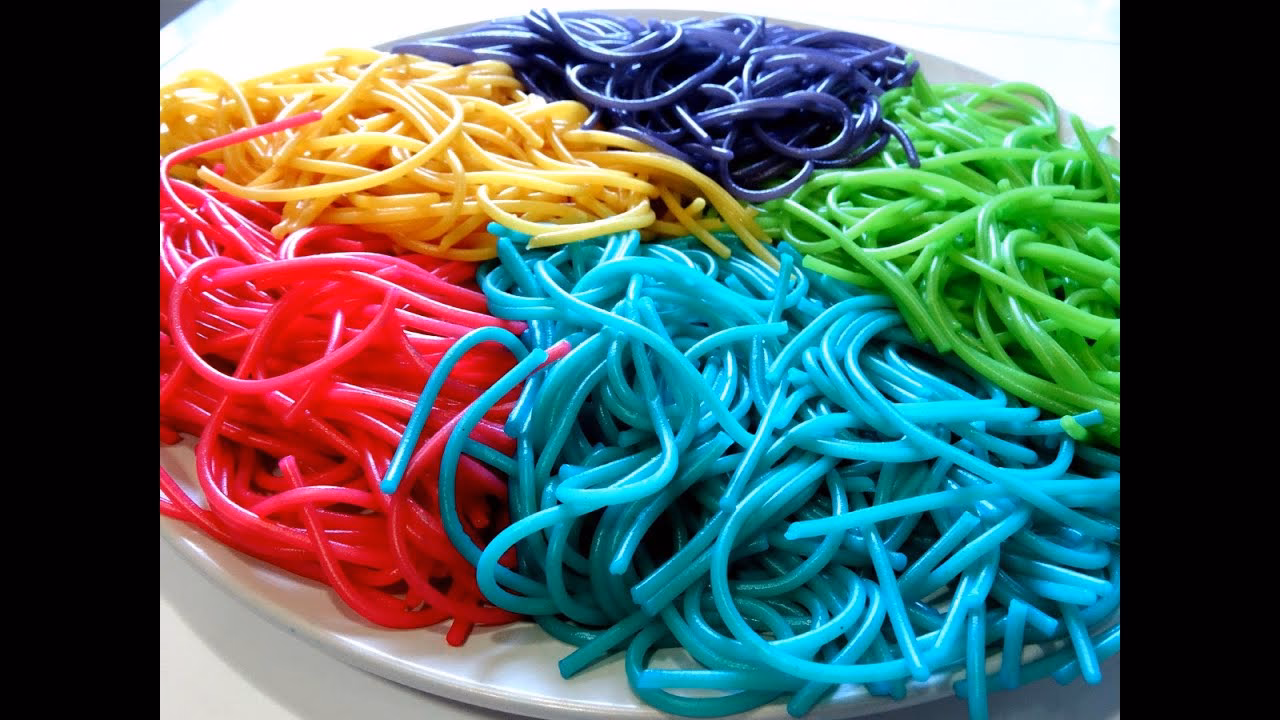 ¿Por qué la pasta tiene diferentes colores?