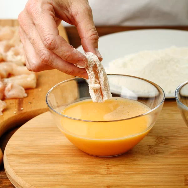 ¿Cómo se reboza un alimento?